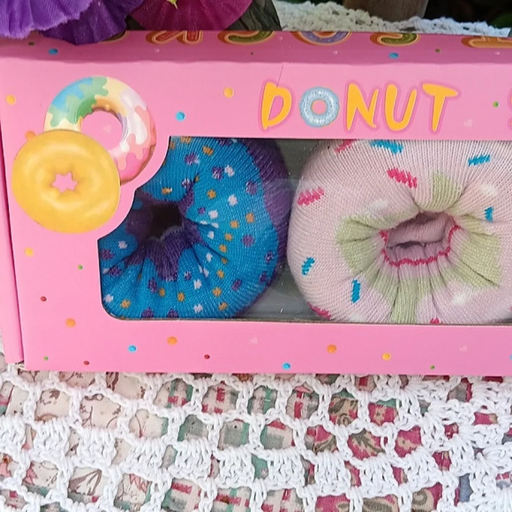 🆕️LAST BOX🍩DONUT NOVELTY COLORFUL UNIQUE SOCKS/SET OF 3 IN BAKERY BOX